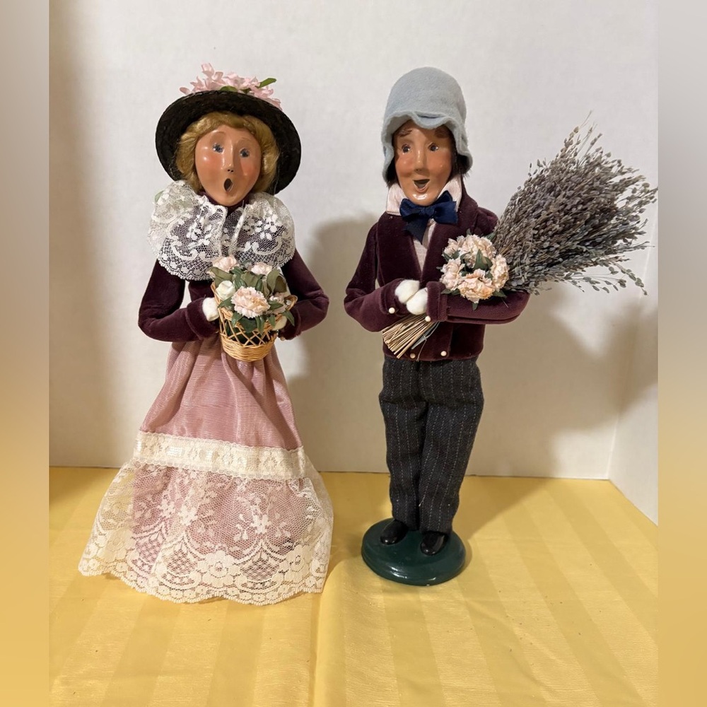 Byers Choice Carolers 2 piece set 2004